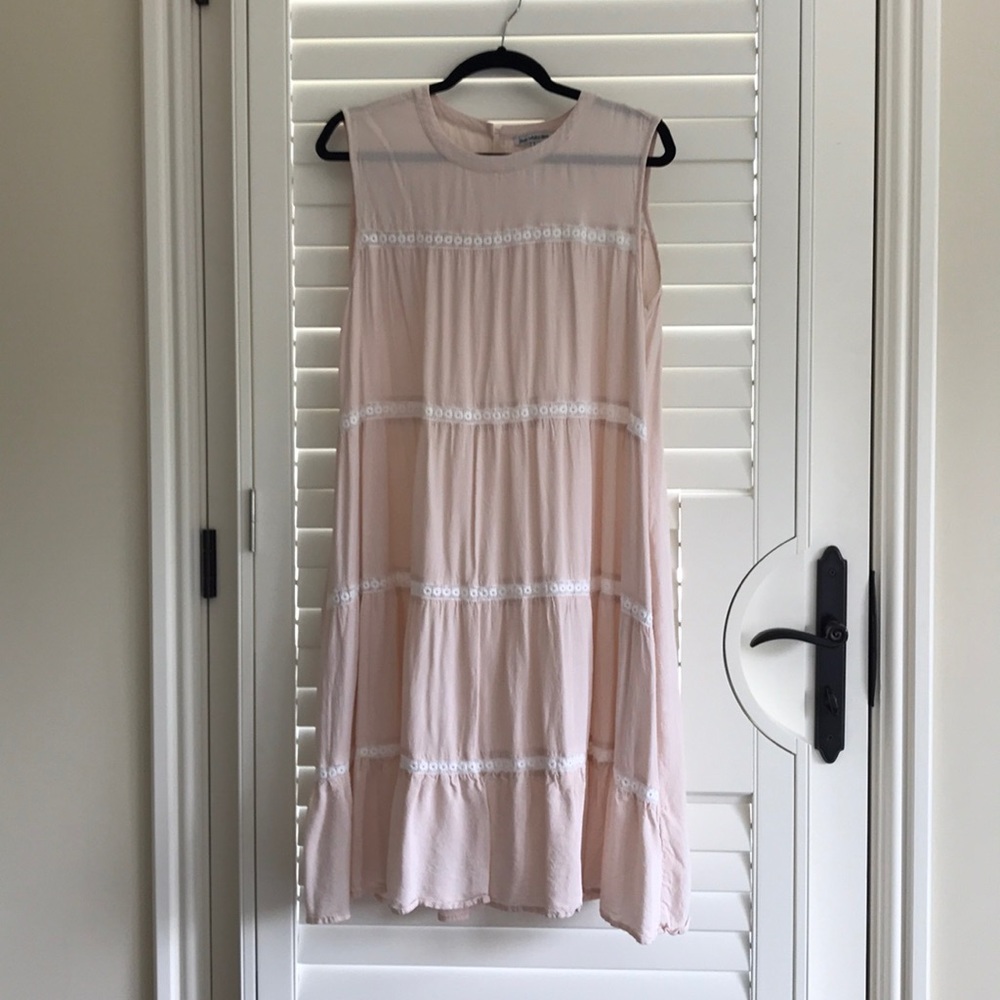 Light weight dress with lace